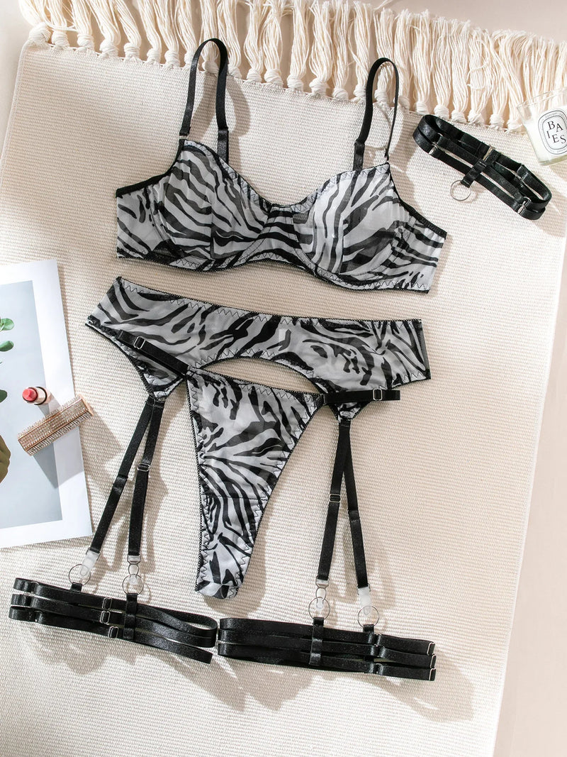 Sable Instinct Garter Set