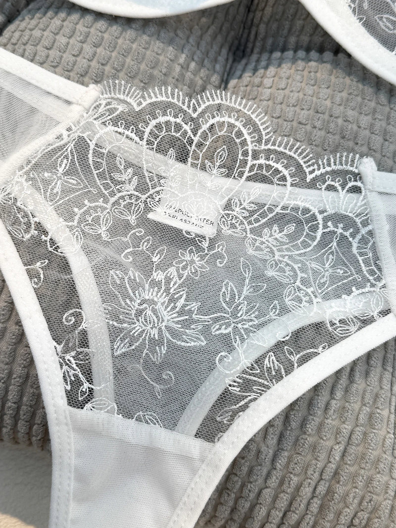 Elaris Embroidered Set