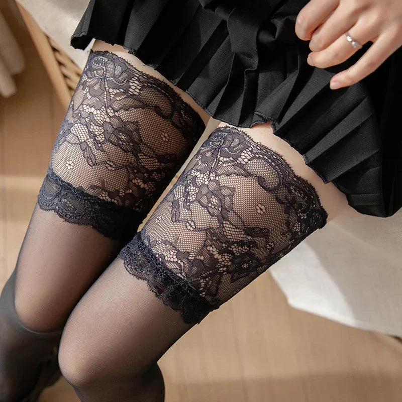 Veloura Lace Thigh Stockings - vetitus -