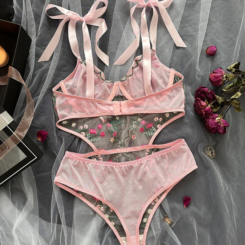Lysandra Embroidered Bodysuit - vetitus -