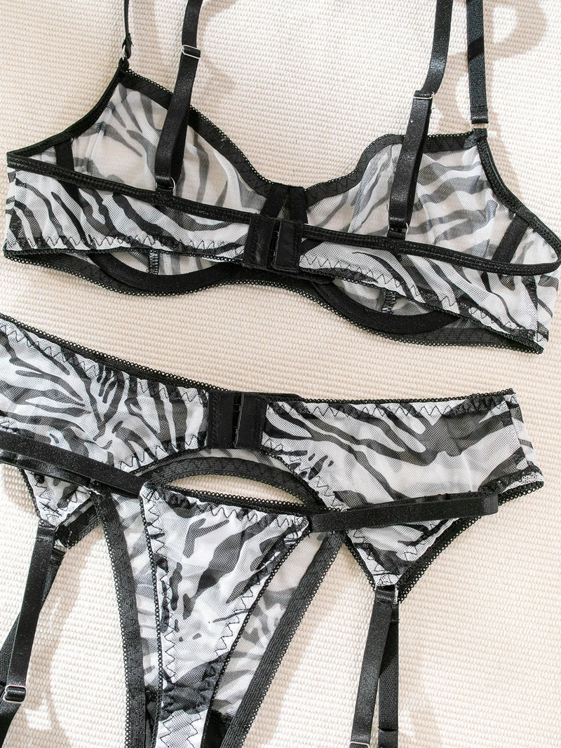 Sable Instinct Garter Set