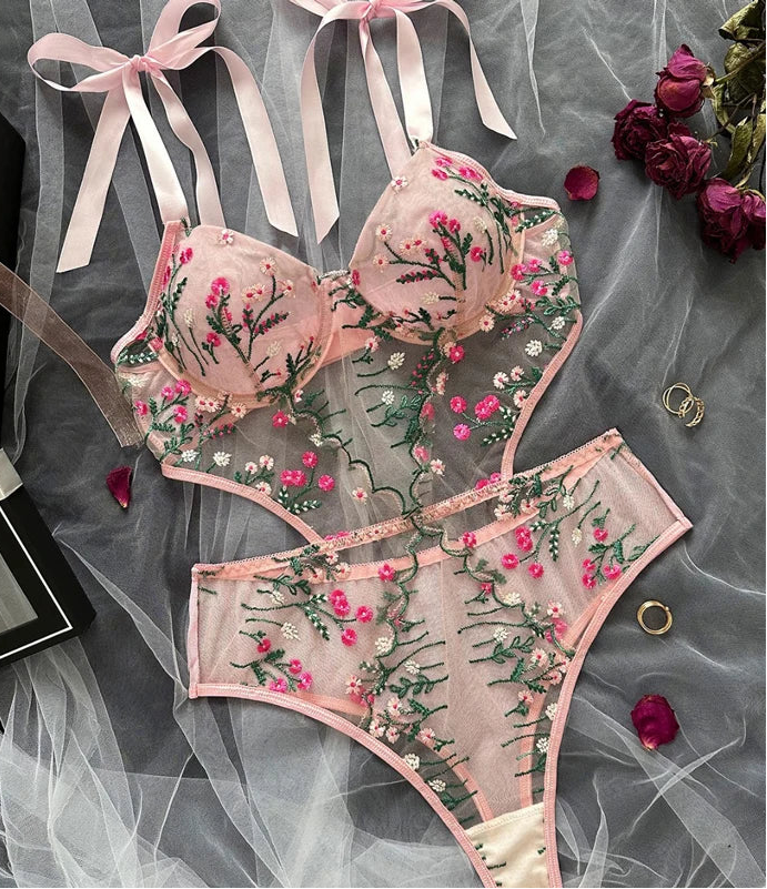 Lysandra Embroidered Bodysuit - vetitus -