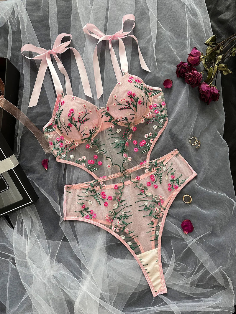 Lysandra Embroidered Bodysuit - vetitus -