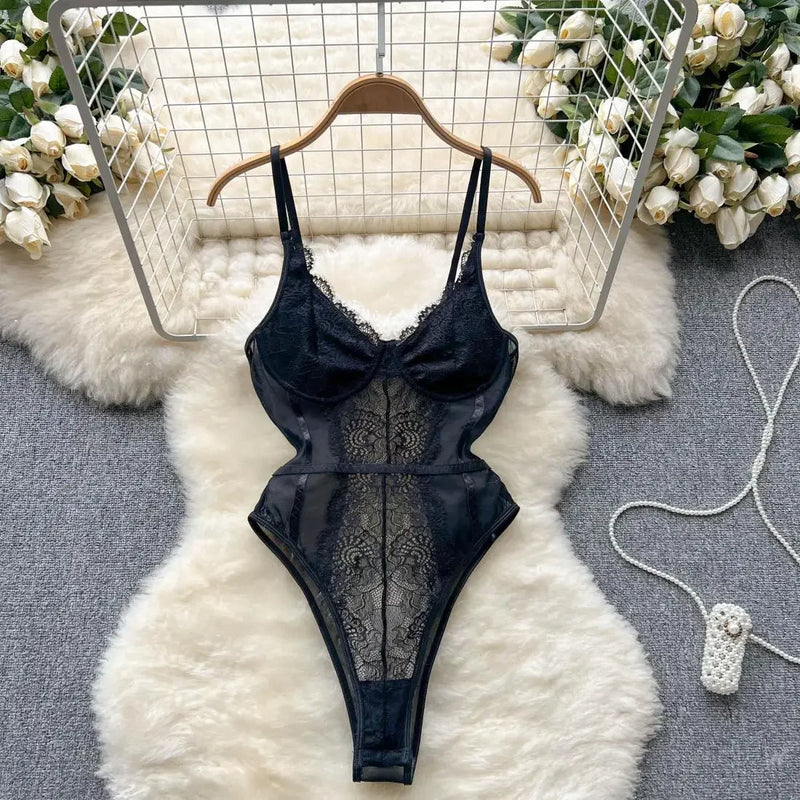 Noirelle Lace Contour Bodysuit - vetitus -