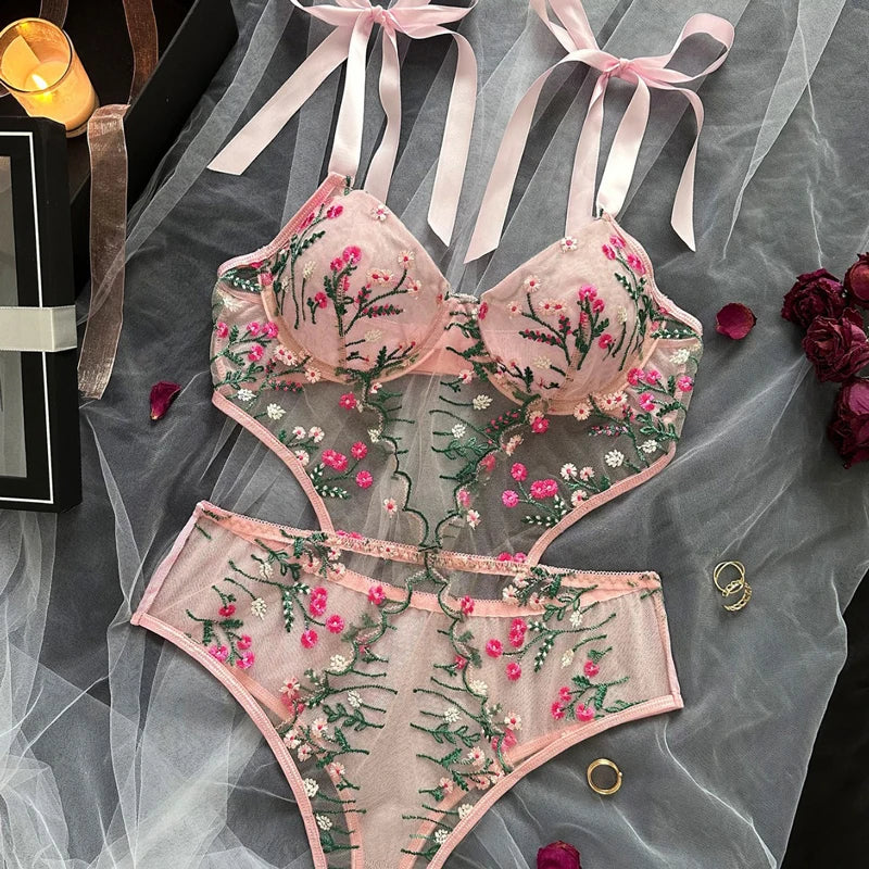 Lysandra Embroidered Bodysuit - vetitus -
