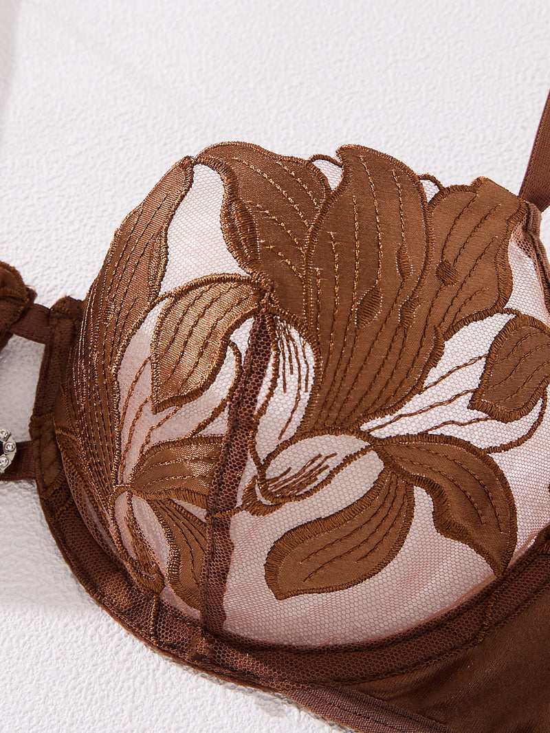 Sorelle Embroidered Set