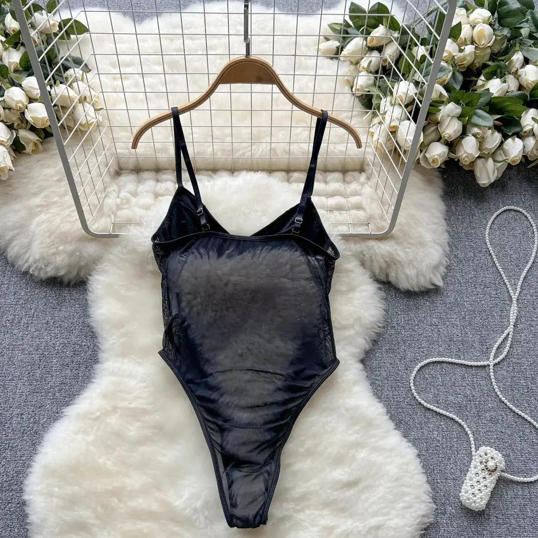 Noirelle Lace Contour Bodysuit - vetitus -