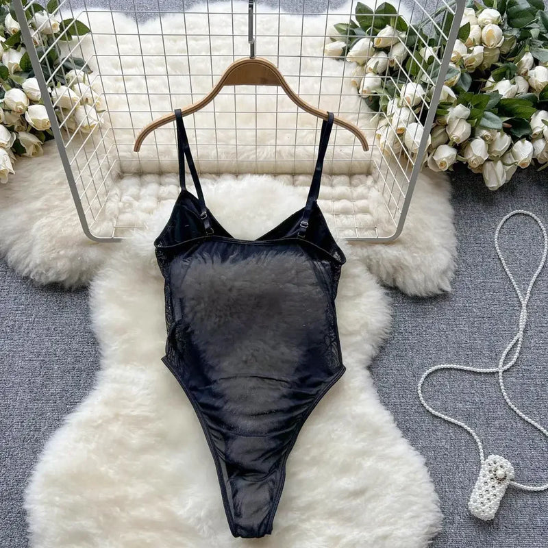 Noirelle Lace Contour Bodysuit - vetitus -