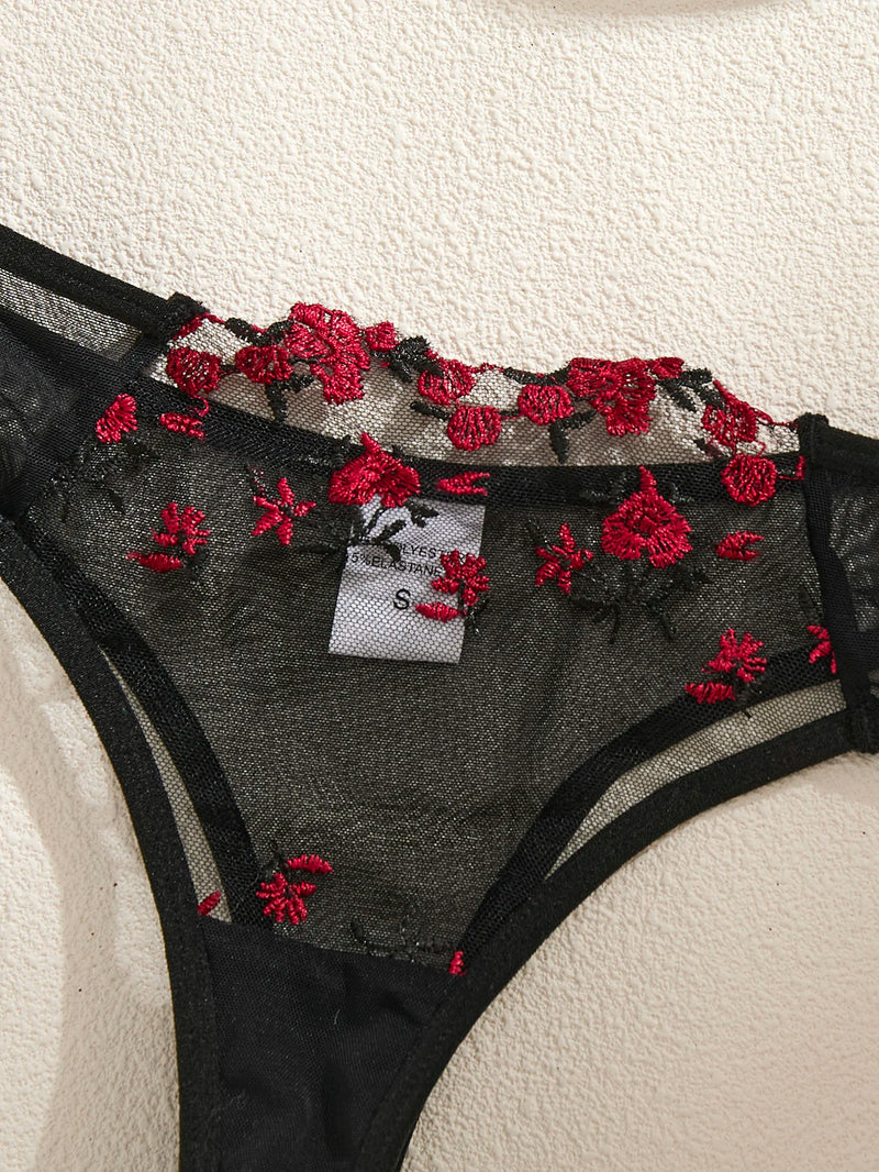 Noirelle Embroidered Set