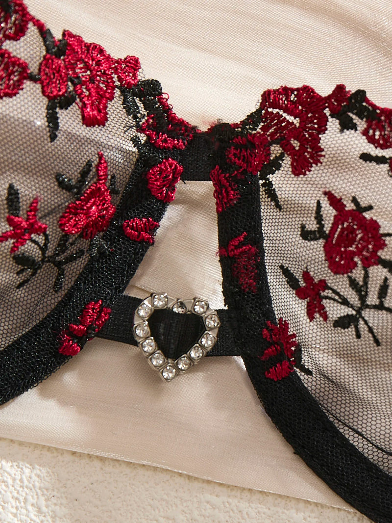 Noirelle Embroidered Set
