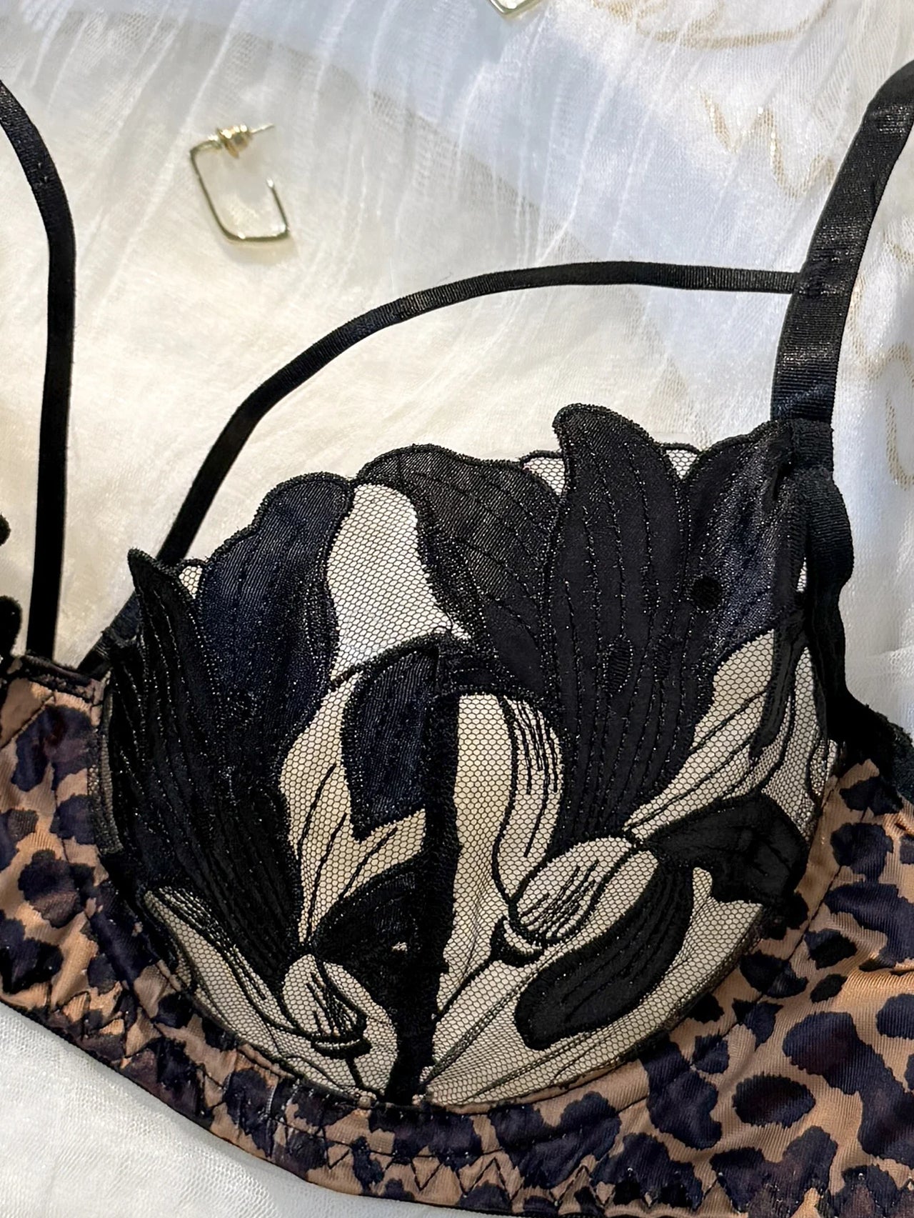 Virelle Embroidered Set