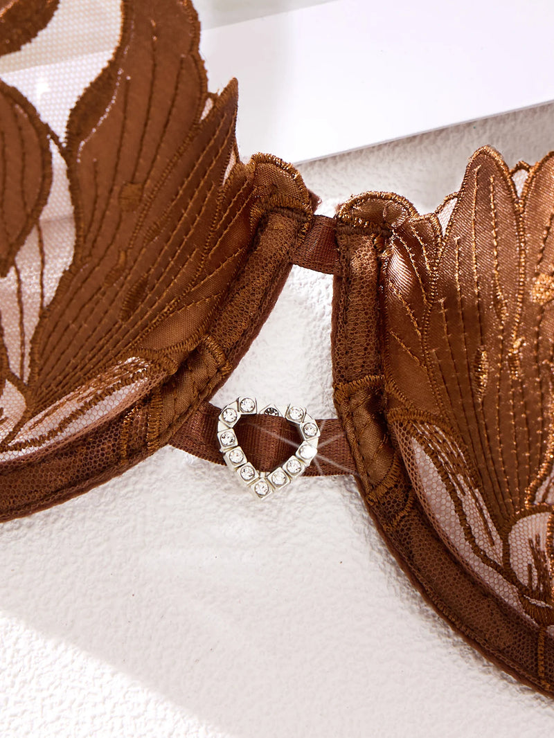 Sorelle Embroidered Set