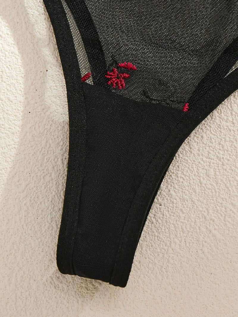 Noirelle Embroidered Set